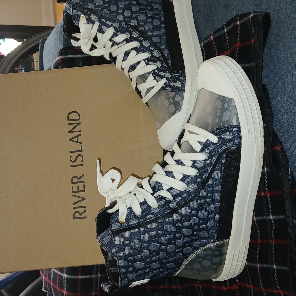 High top zip sneaker